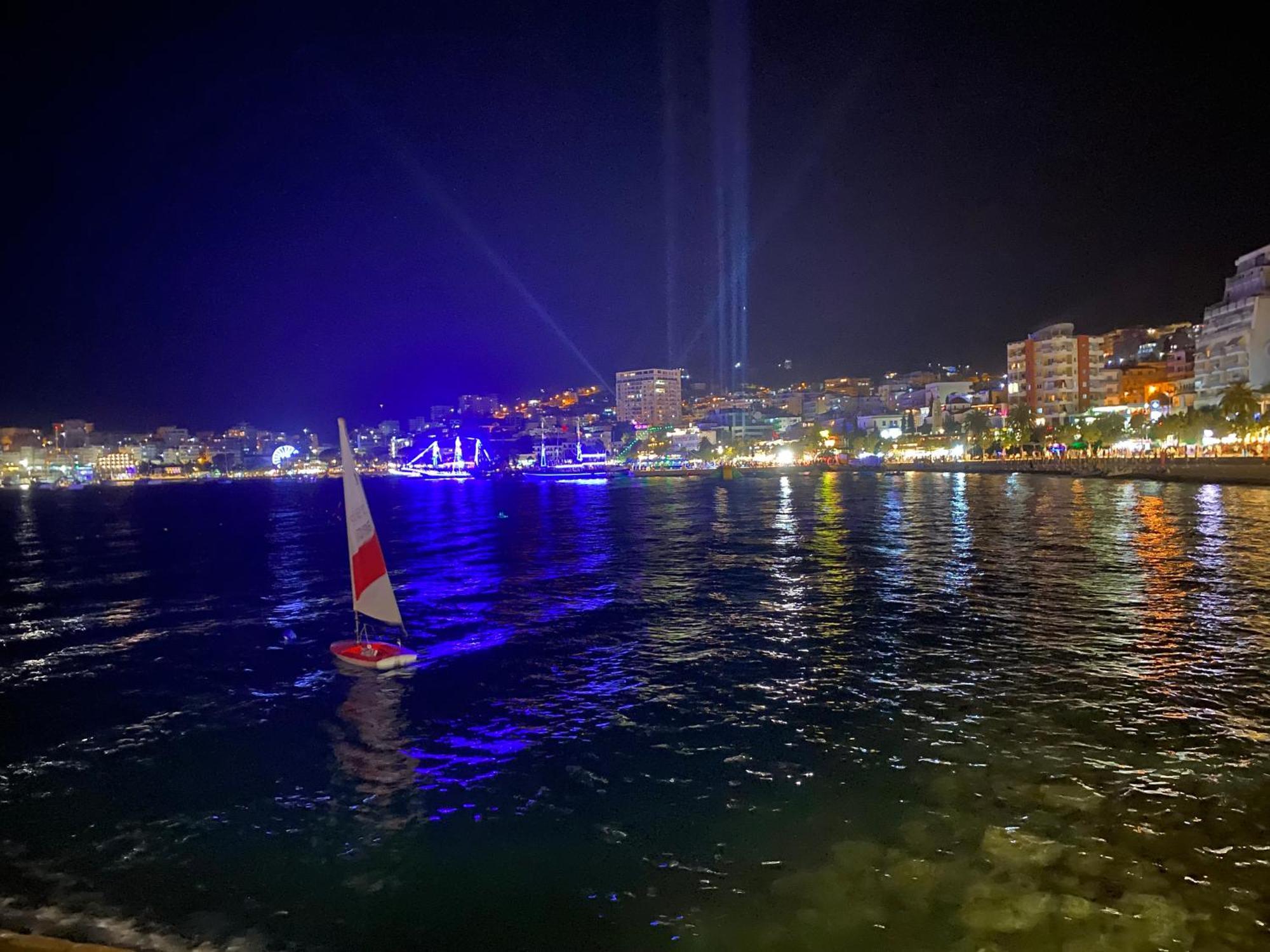 Blue Breeze Attic Apartments Sarande Ngoại thất bức ảnh