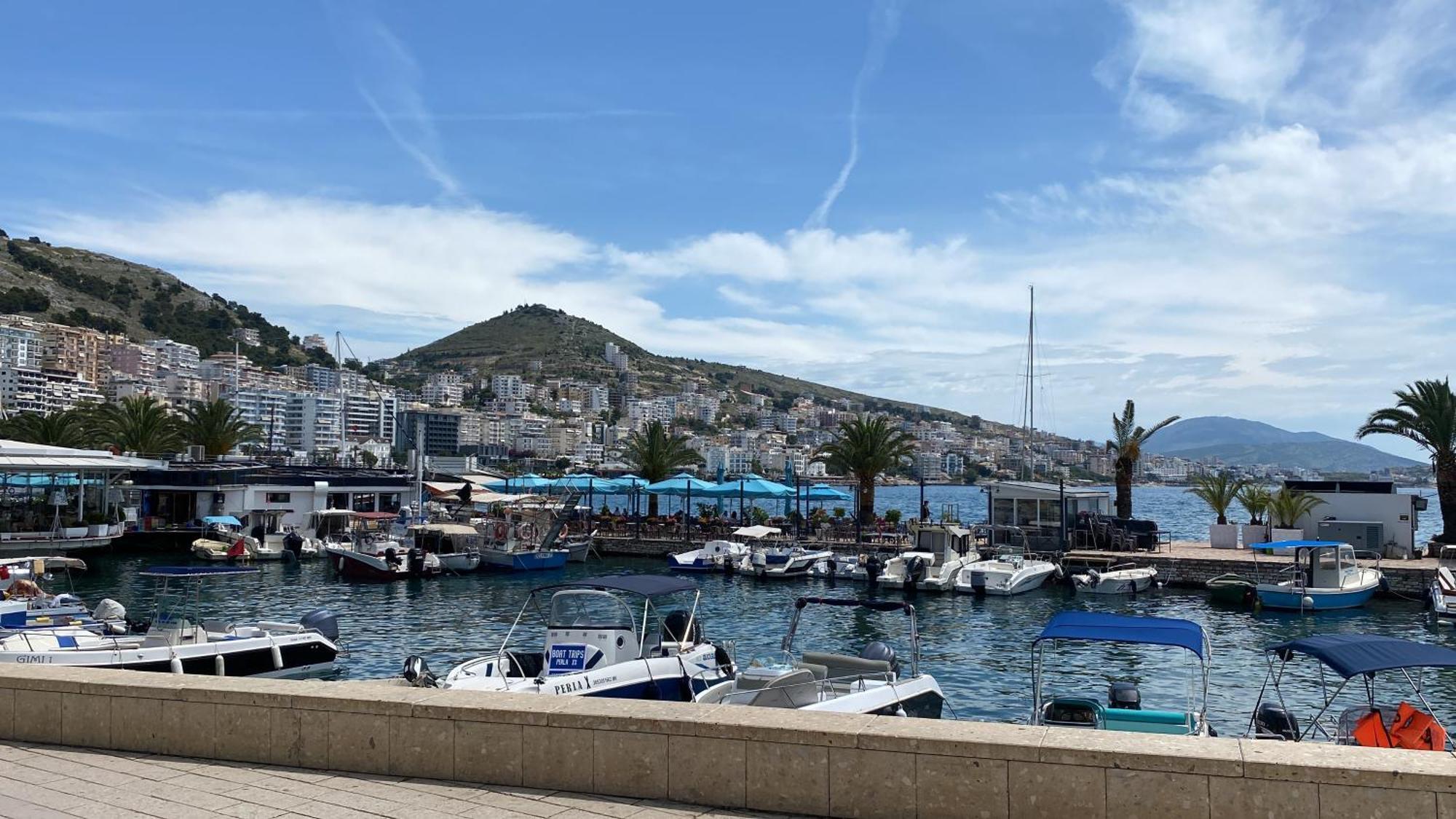 Blue Breeze Attic Apartments Sarande Ngoại thất bức ảnh